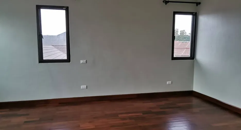 For sale 4 bedrooms house in Mueang Phitsanulok, Phitsanulok
