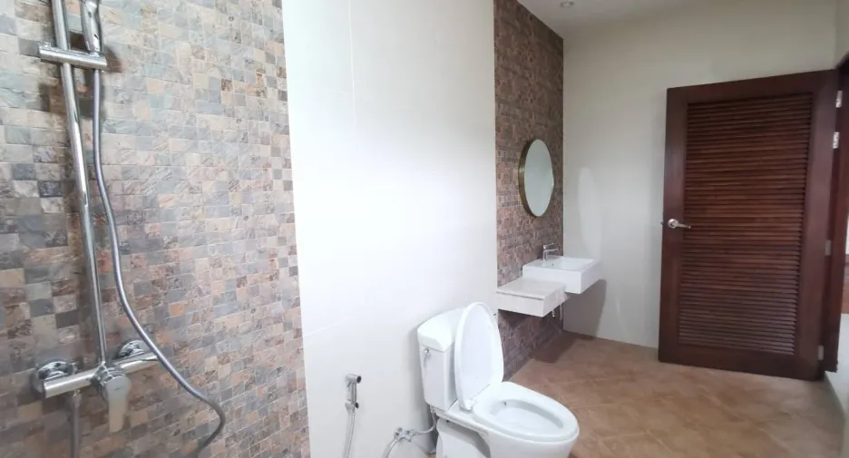 For sale 4 bedrooms house in Mueang Phitsanulok, Phitsanulok