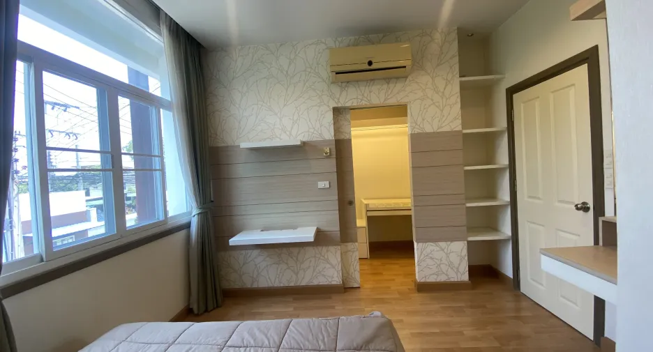 For sale 3 bedrooms townhouse in Mueang Pathum Thani, Pathum Thani