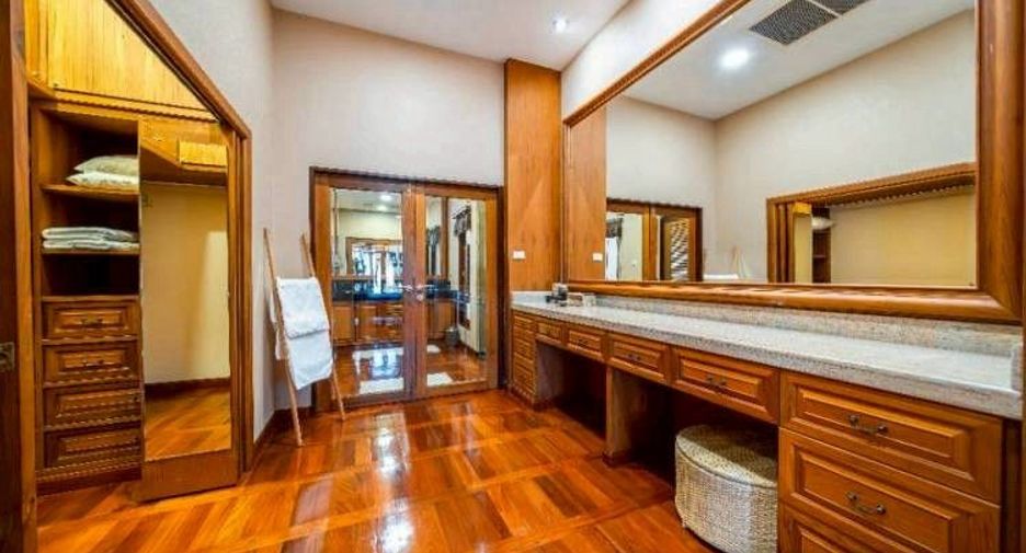 For sale 3 bedrooms house in Sattahip, Chonburi