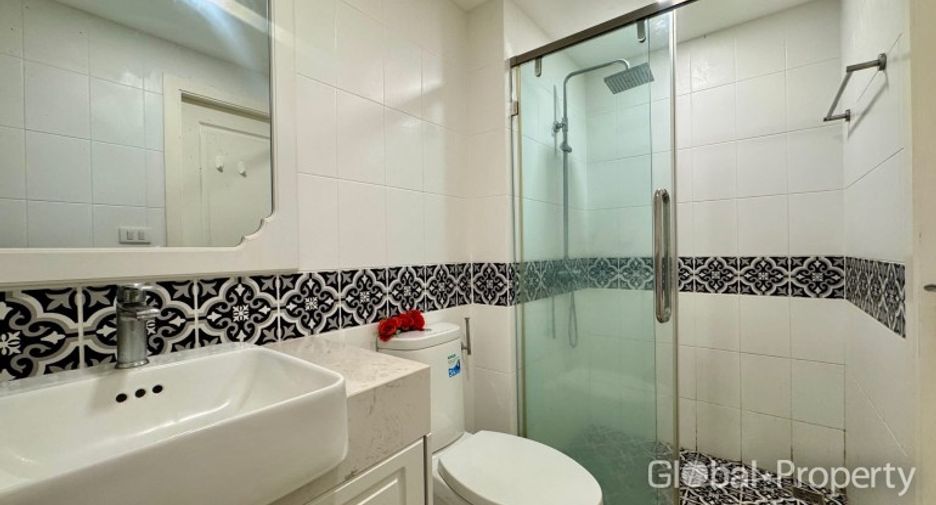 For sale 2 bedrooms condo in Jomtien, Pattaya
