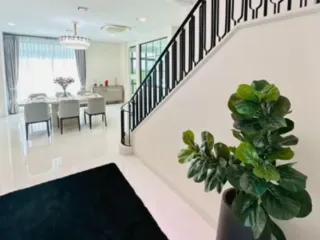 出租 4 卧室 独立屋 在 Saphan Sung, 曼谷