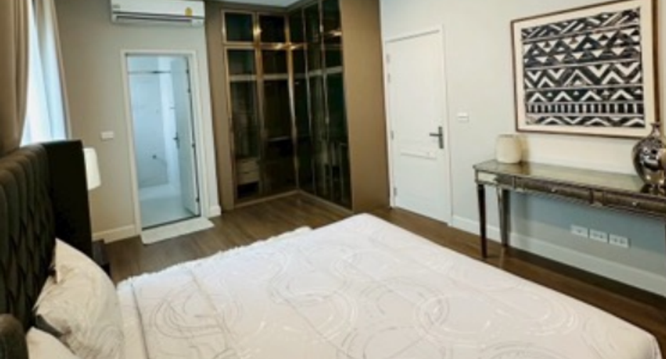 À louer 4 chambres maison à Saphan Sung, Bangkok