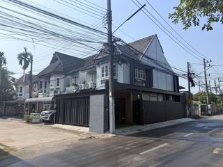 For sale 4 bedrooms townhouse in Mueang Chiang Mai, Chiang Mai