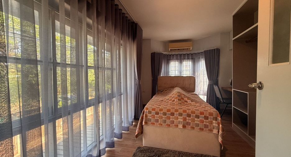 For sale 4 bedrooms townhouse in Mueang Chiang Mai, Chiang Mai