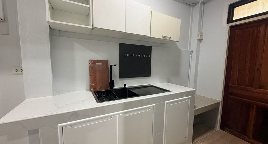 For sale 4 bedrooms townhouse in Mueang Chiang Mai, Chiang Mai