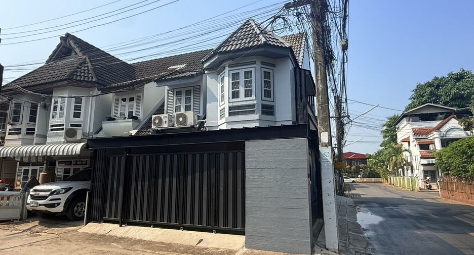 For sale 4 bedrooms townhouse in Mueang Chiang Mai, Chiang Mai