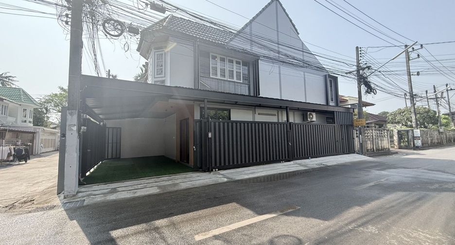 For sale 4 bedrooms townhouse in Mueang Chiang Mai, Chiang Mai