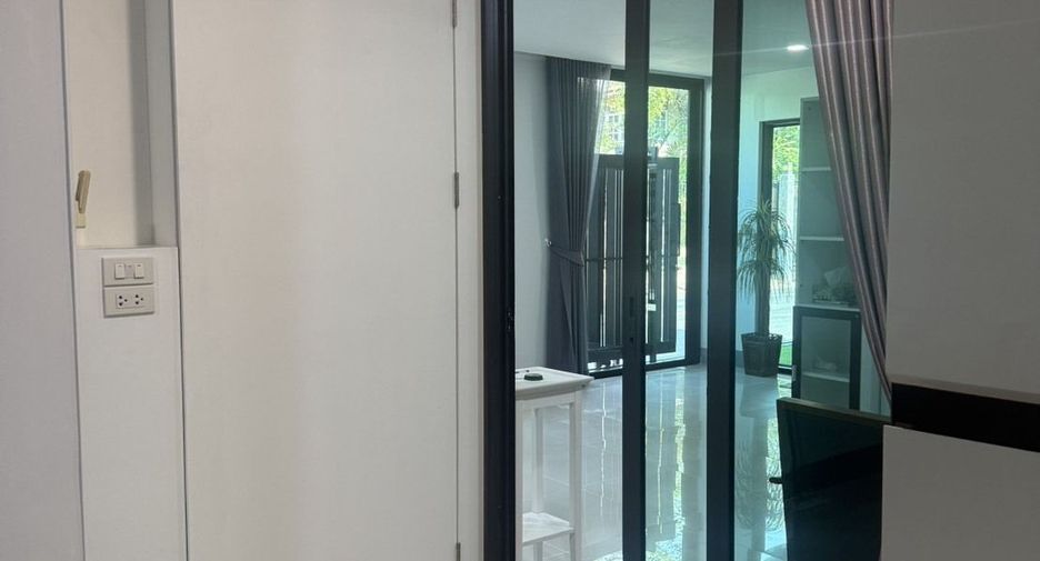 For sale 4 bedrooms townhouse in Mueang Chiang Mai, Chiang Mai
