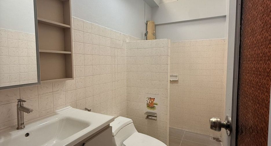For sale 4 bedrooms townhouse in Mueang Chiang Mai, Chiang Mai