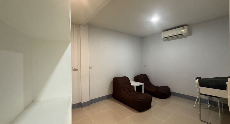 For sale 4 bedrooms townhouse in Mueang Chiang Mai, Chiang Mai