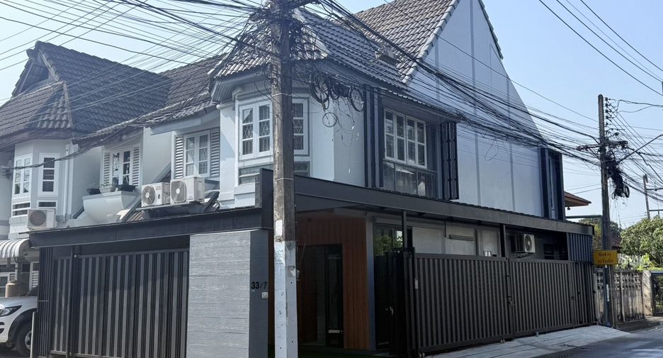For sale 4 bedrooms townhouse in Mueang Chiang Mai, Chiang Mai