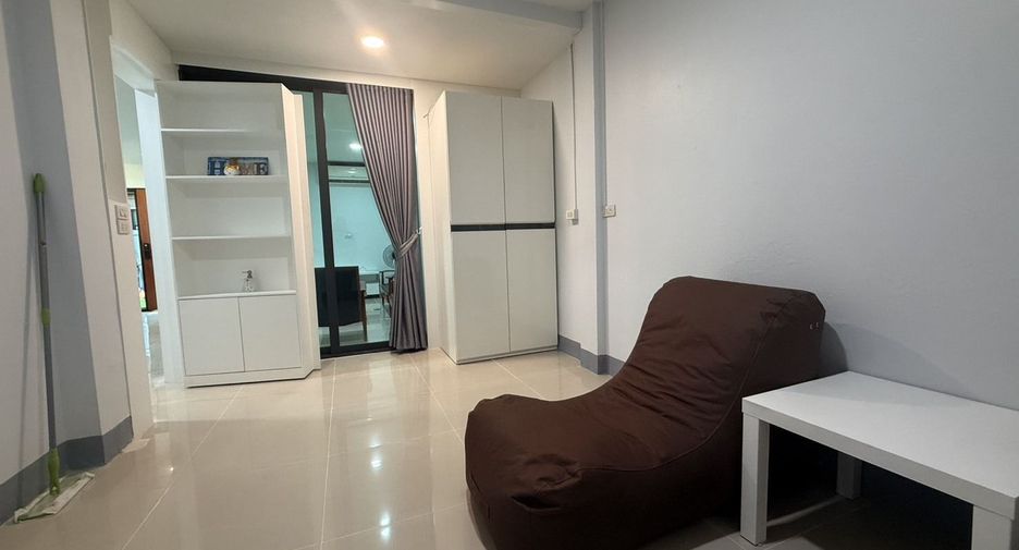 For sale 4 bedrooms townhouse in Mueang Chiang Mai, Chiang Mai