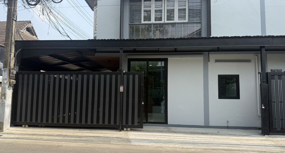 For sale 4 bedrooms townhouse in Mueang Chiang Mai, Chiang Mai