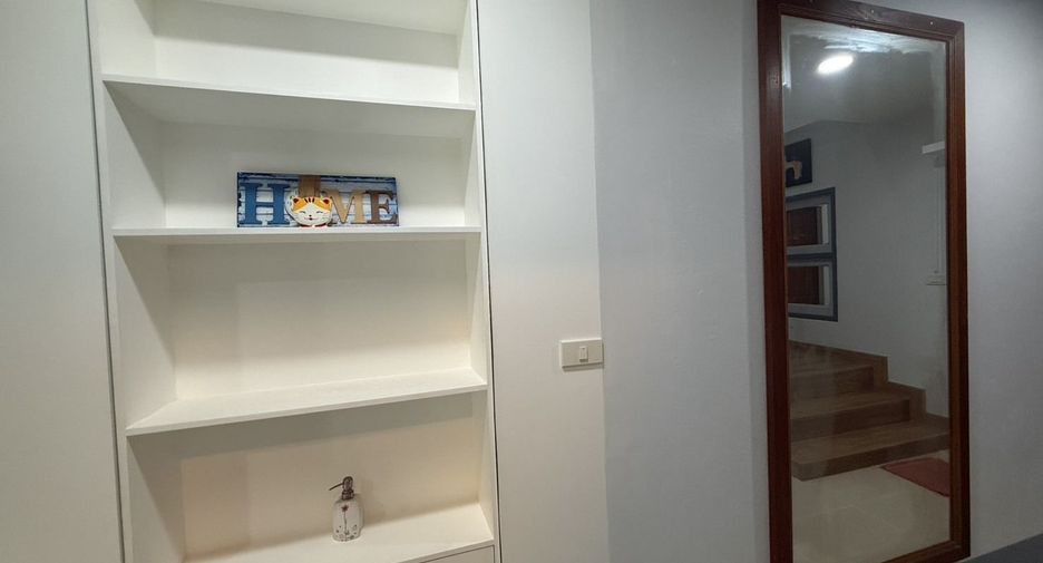 For sale 4 bedrooms townhouse in Mueang Chiang Mai, Chiang Mai