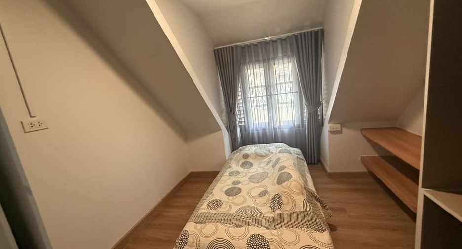 For sale 4 bedrooms townhouse in Mueang Chiang Mai, Chiang Mai