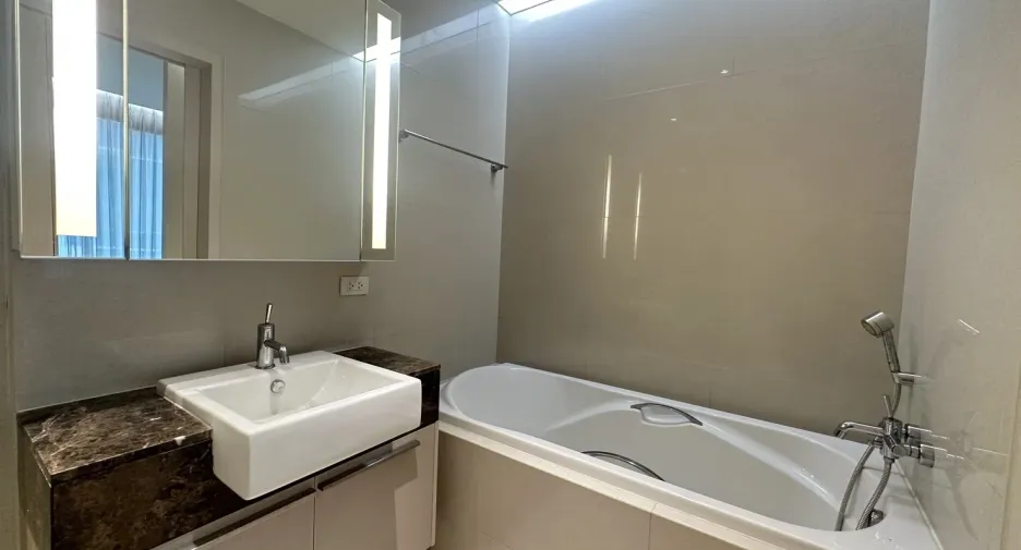Condo en alquiler de 1 habitaciones en Khlong Toei, Bangkok