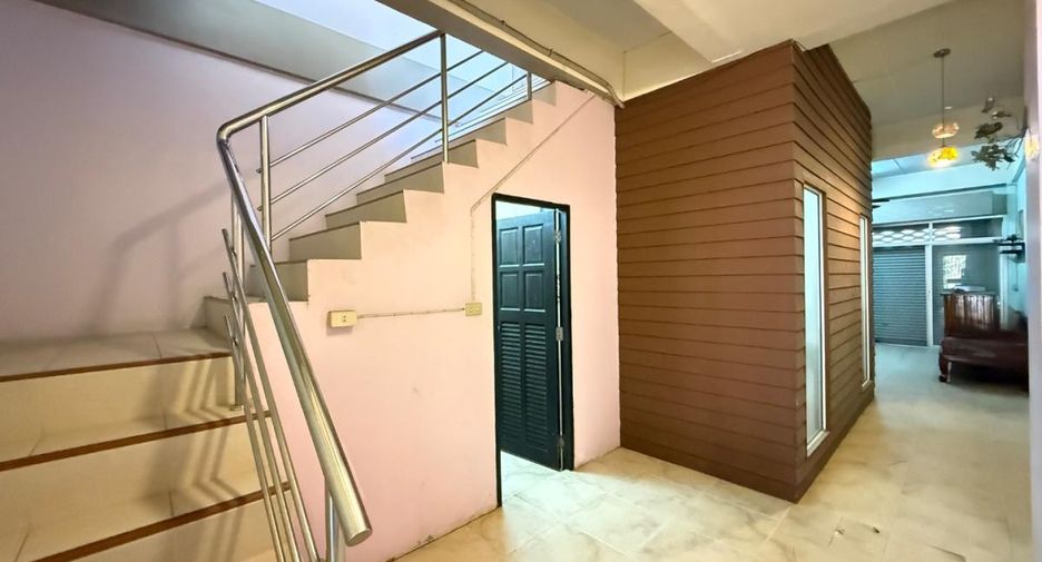 For sale 3 bedrooms retail Space in Bang Lamung, Chonburi