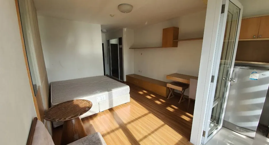 For rent studio condo in Huai Khwang, Bangkok