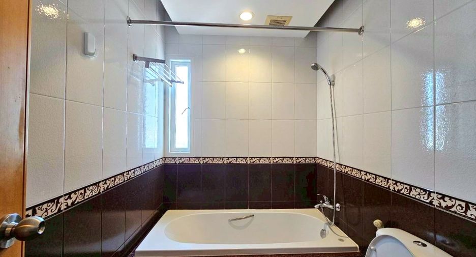 Wohnung zur Miete mit 3 Zimmer in Sathon, Bangkok
