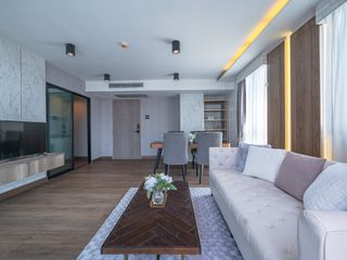 Condo en alquiler y en venta de 3 habitaciones en Phra Khanong, Bangkok