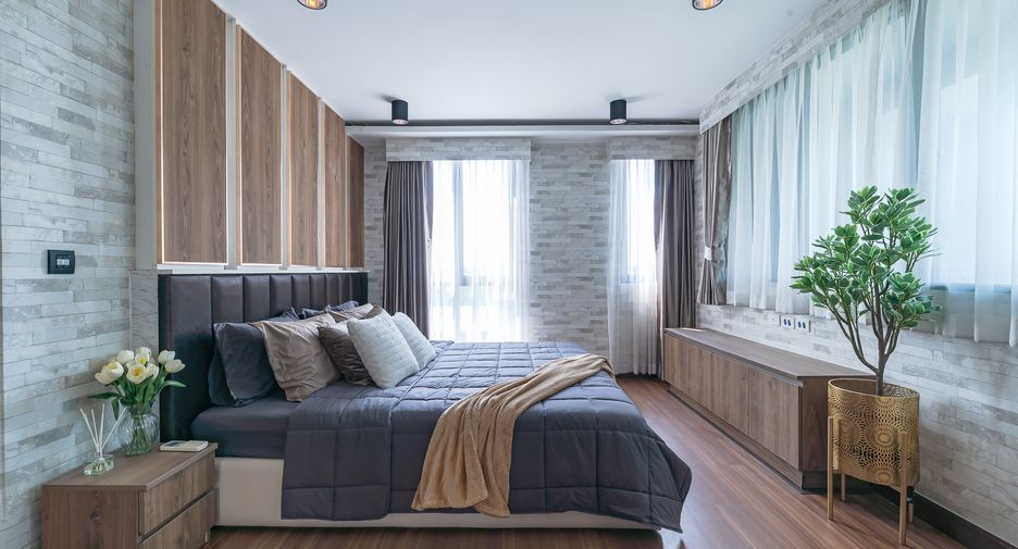 For rent and for sale 3 bedrooms condo in Phra Khanong, Bangkok