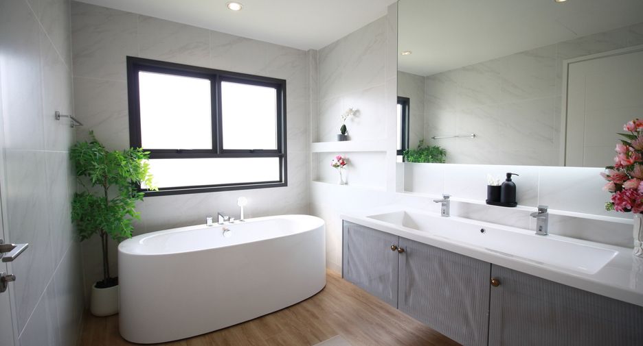 For rent 5 bedrooms house in Bang Phli, Samut Prakan