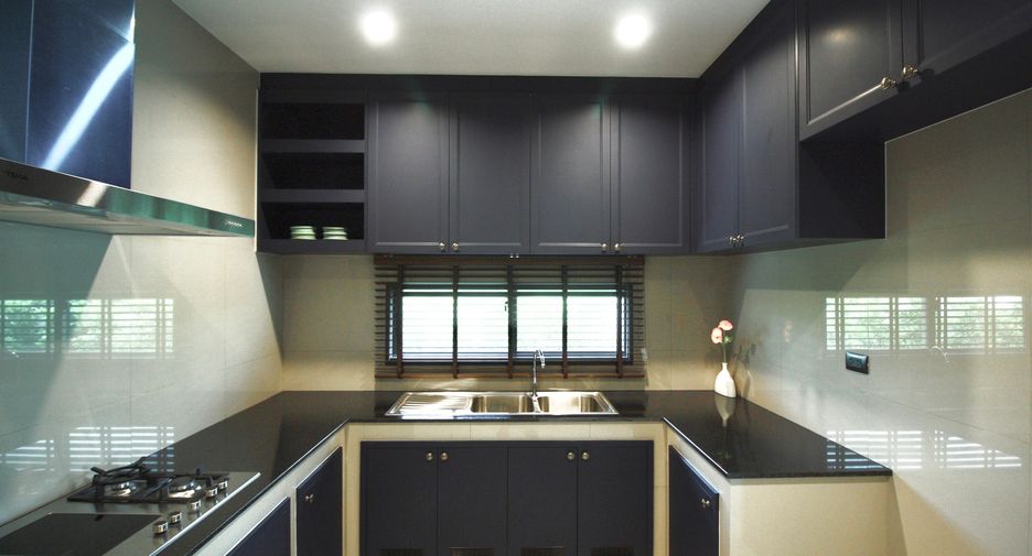 For rent 5 bedrooms house in Bang Phli, Samut Prakan
