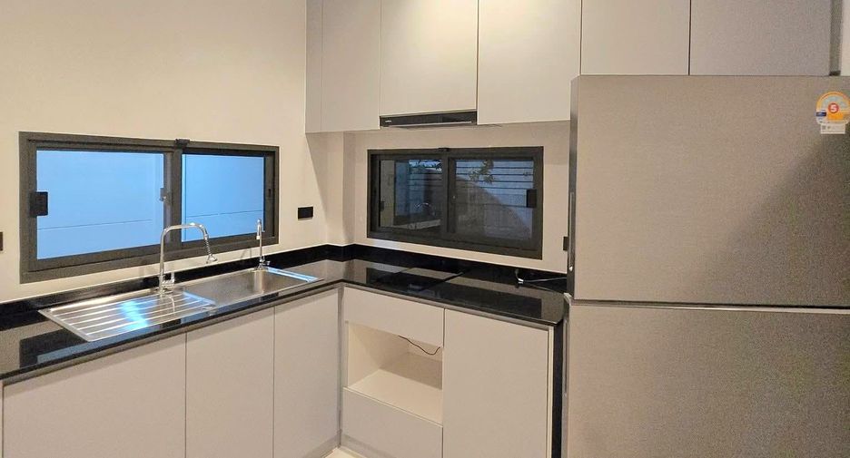 Haus zur Miete und zum Kauf mit 4 Zimmer in Bang Na, Bangkok