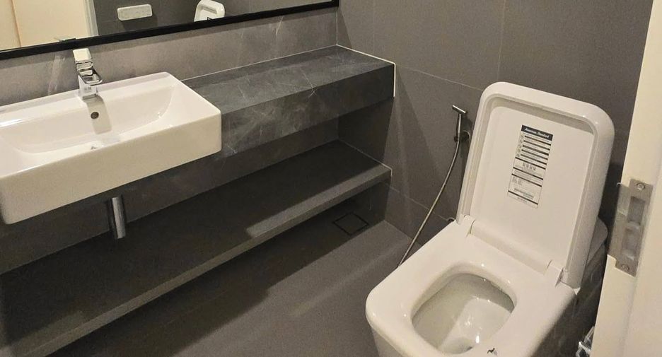 Haus zur Miete und zum Kauf mit 4 Zimmer in Bang Na, Bangkok