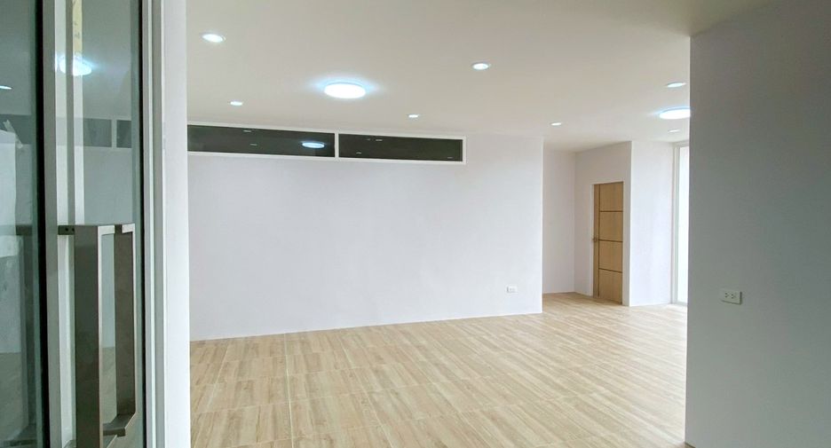 For rent 4 bedrooms office in Prawet, Bangkok