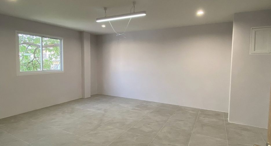 For rent 4 bedrooms office in Prawet, Bangkok