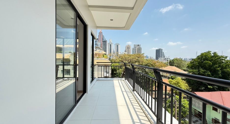 À louer 4 chambres condo à Sathon, Bangkok
