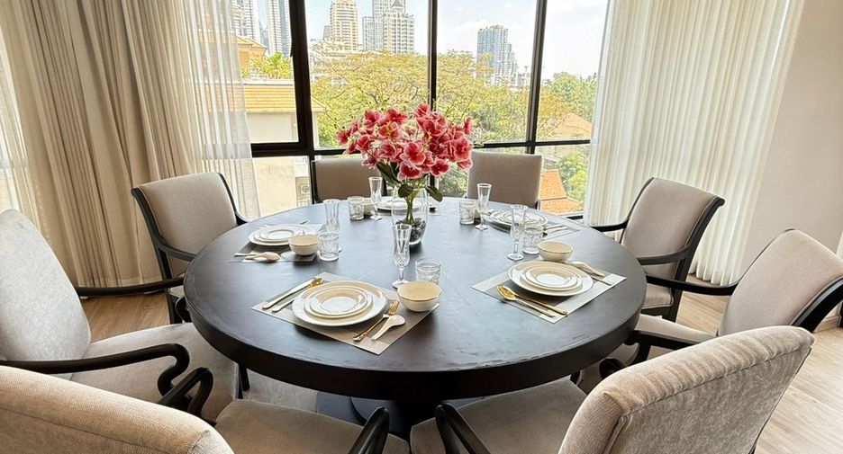 À louer 4 chambres condo à Sathon, Bangkok