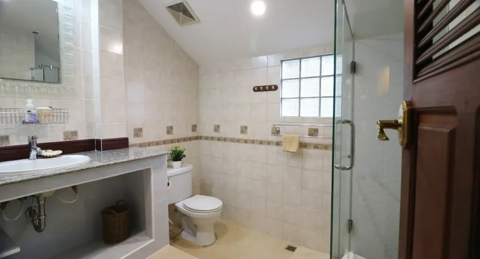 For sale 4 bedrooms house in Mueang Udon Thani, Udon Thani