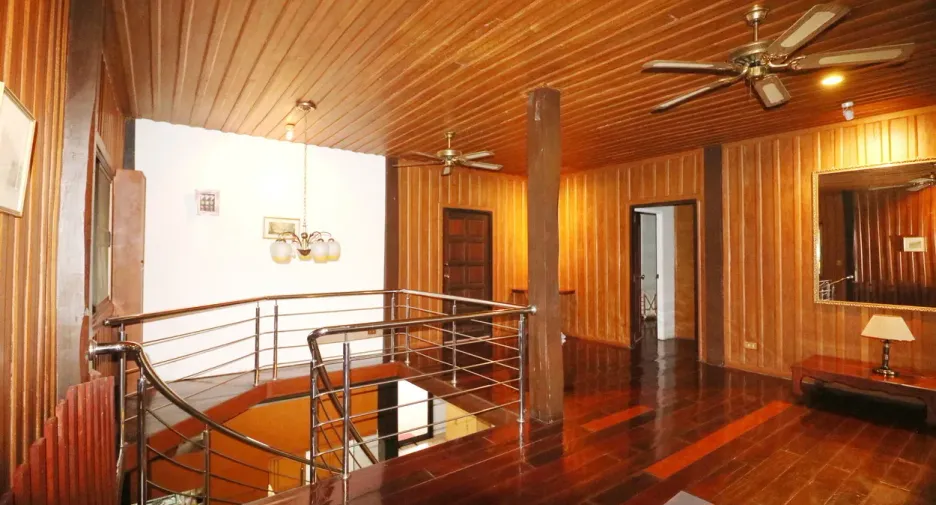 For sale 4 bedrooms house in Mueang Udon Thani, Udon Thani