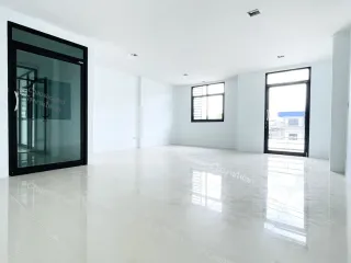 Продажа 2 спальни дом в Mueang Samut Sakhon, Самутсакхон