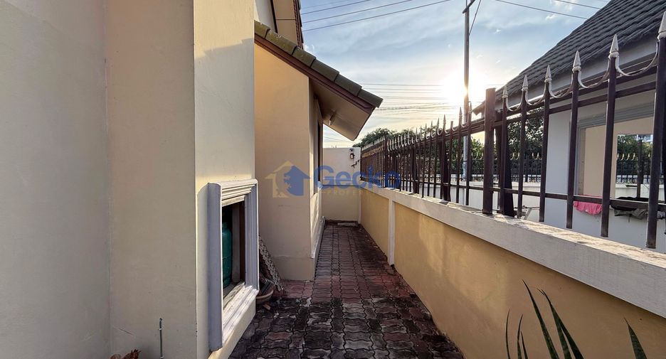 For rent 3 bedrooms house in Bang Lamung, Chonburi