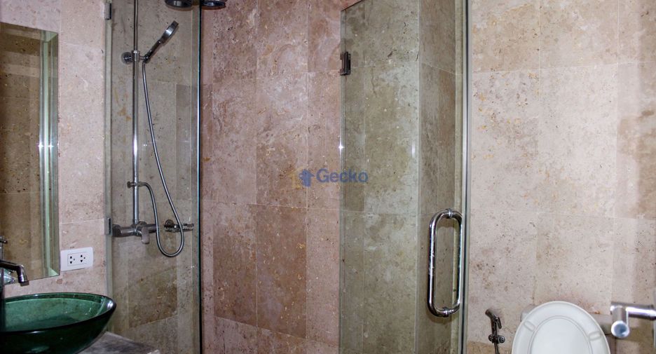 For rent 2 bedrooms condo in Bang Lamung, Chonburi