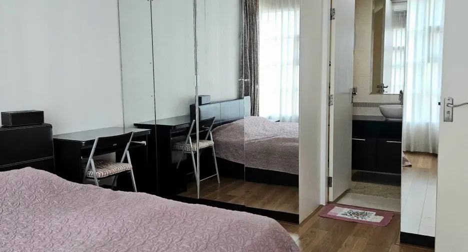 For rent 2 bedrooms condo in Ratchathewi, Bangkok
