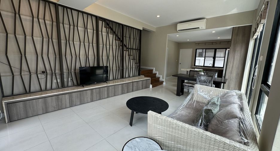 Reihenhaus zur Miete mit 3 Zimmer in Khlong Toei, Bangkok