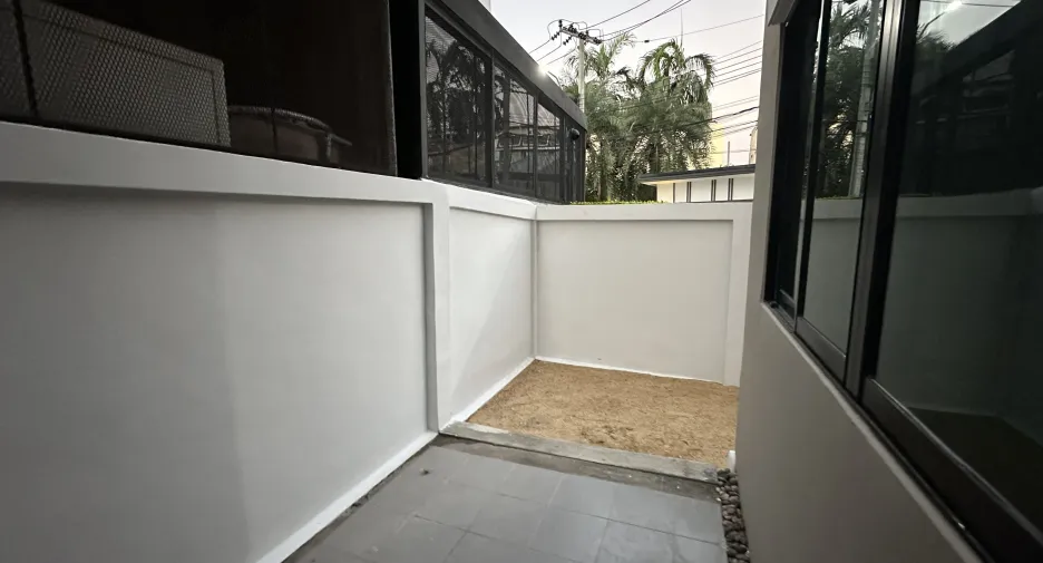 Reihenhaus zur Miete mit 3 Zimmer in Khlong Toei, Bangkok