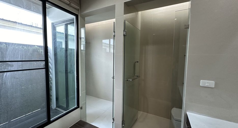 Reihenhaus zur Miete mit 3 Zimmer in Khlong Toei, Bangkok