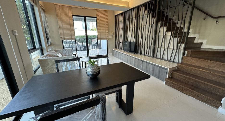 Reihenhaus zur Miete mit 3 Zimmer in Khlong Toei, Bangkok