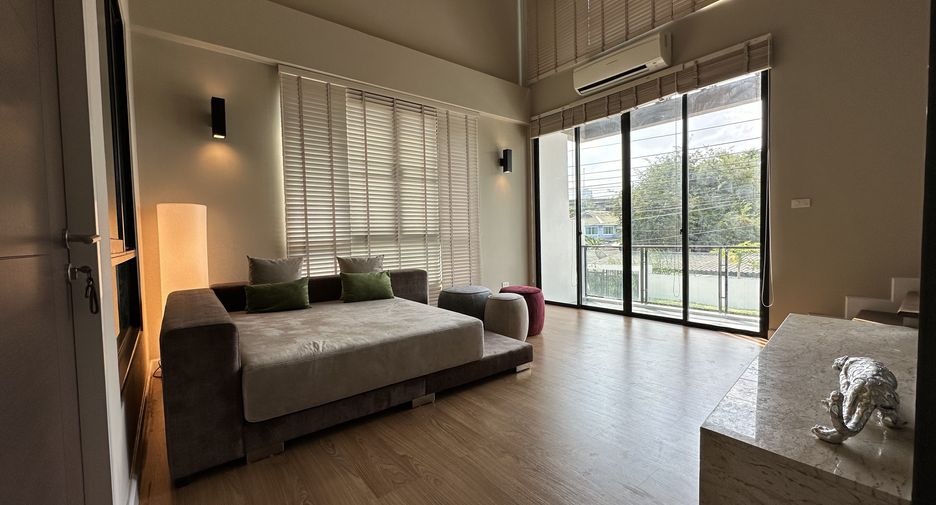 Reihenhaus zur Miete mit 3 Zimmer in Khlong Toei, Bangkok