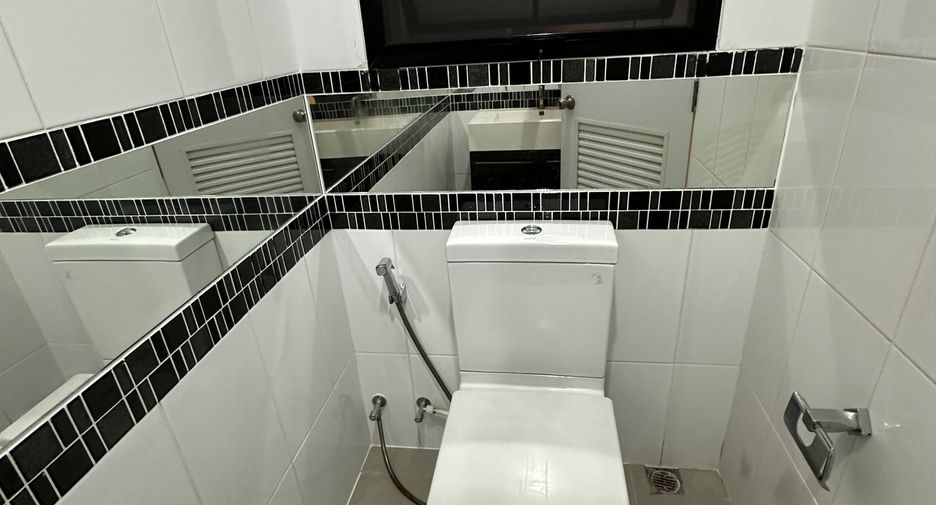 Reihenhaus zur Miete mit 3 Zimmer in Khlong Toei, Bangkok