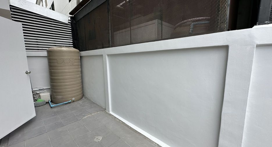 Reihenhaus zur Miete mit 3 Zimmer in Khlong Toei, Bangkok