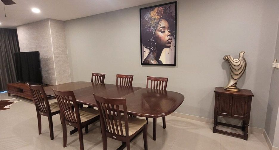 For rent 2 bedrooms condo in Watthana, Bangkok