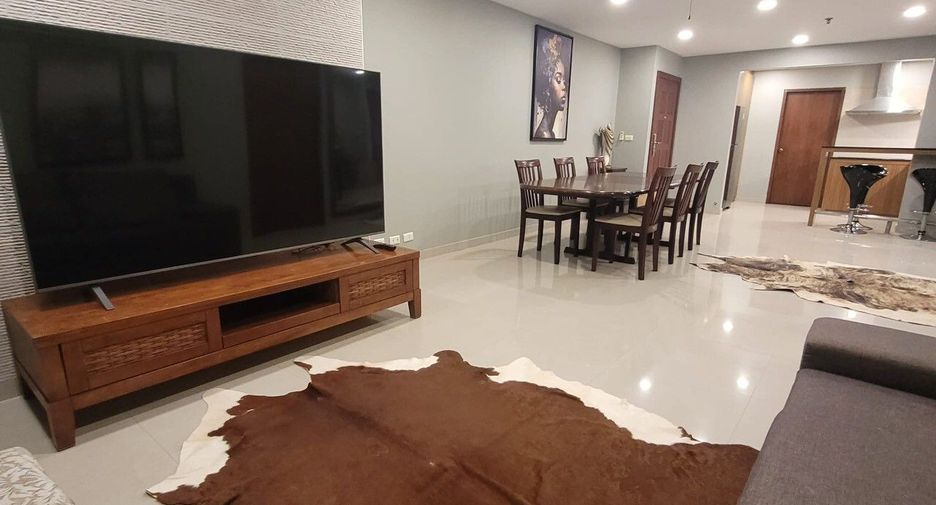 For rent 2 bedrooms condo in Watthana, Bangkok