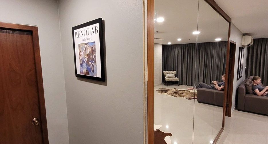 For rent 2 bedrooms condo in Watthana, Bangkok
